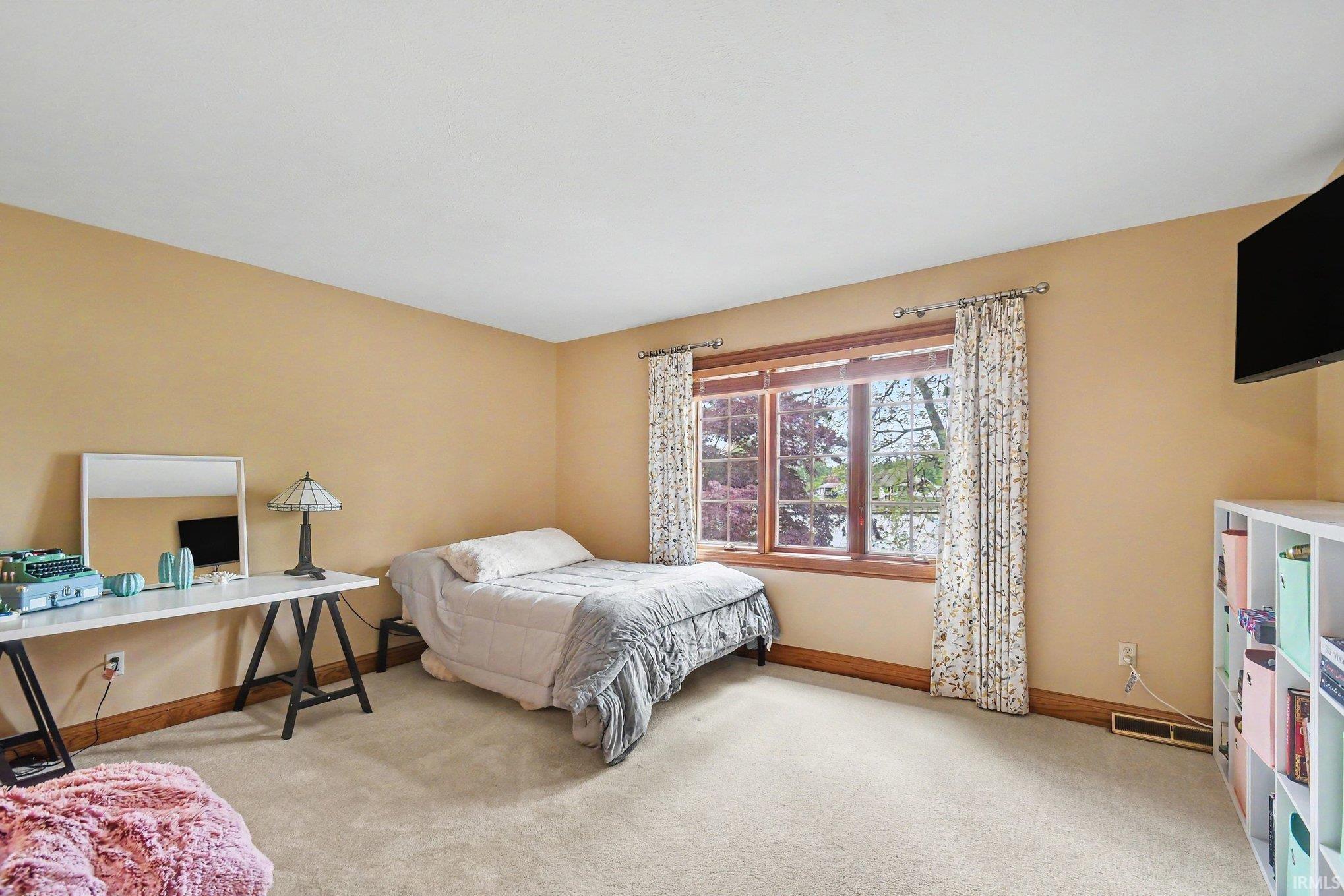 54940 Woodhold Court Elkhart IN 46516