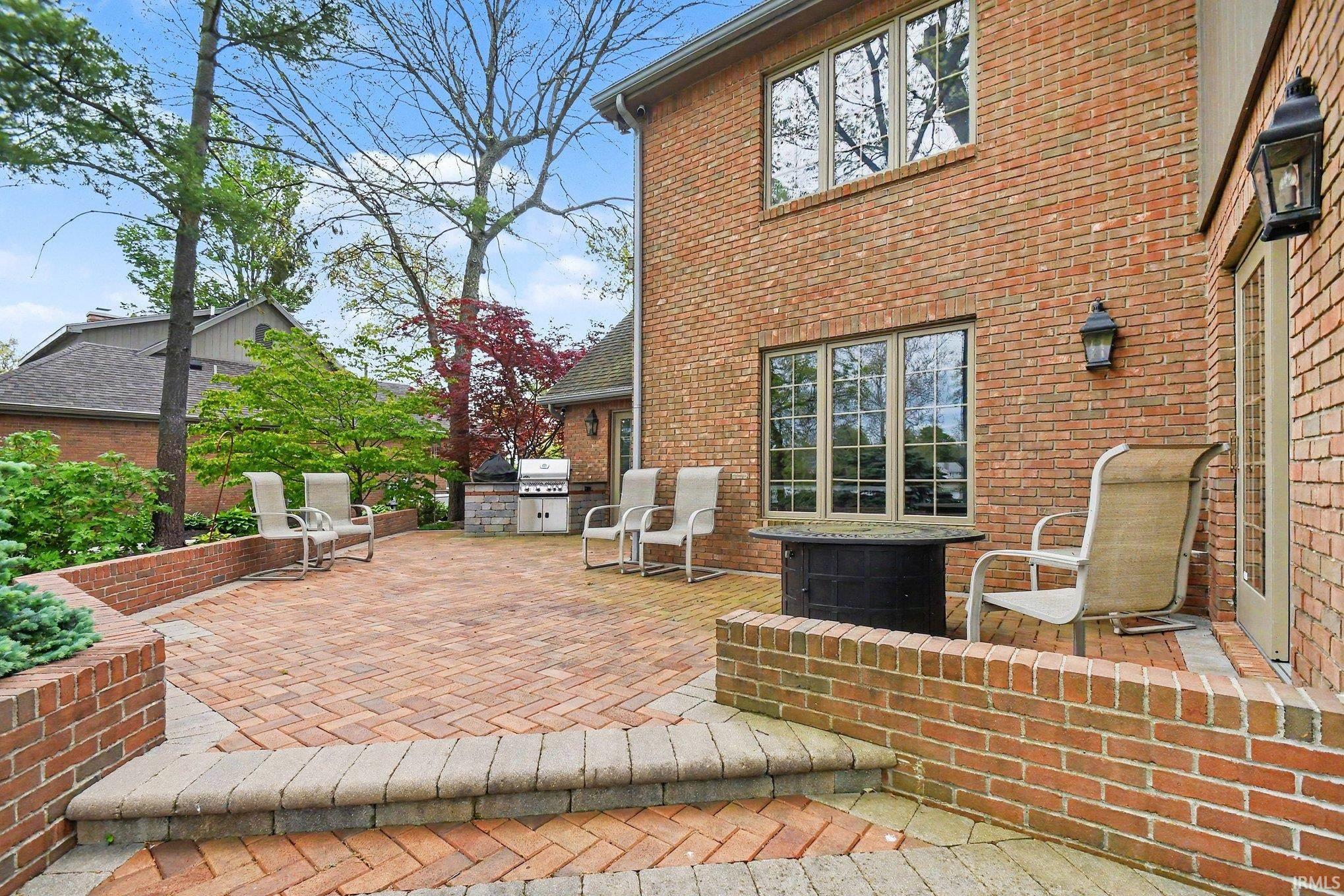 54940 Woodhold Court Elkhart IN 46516