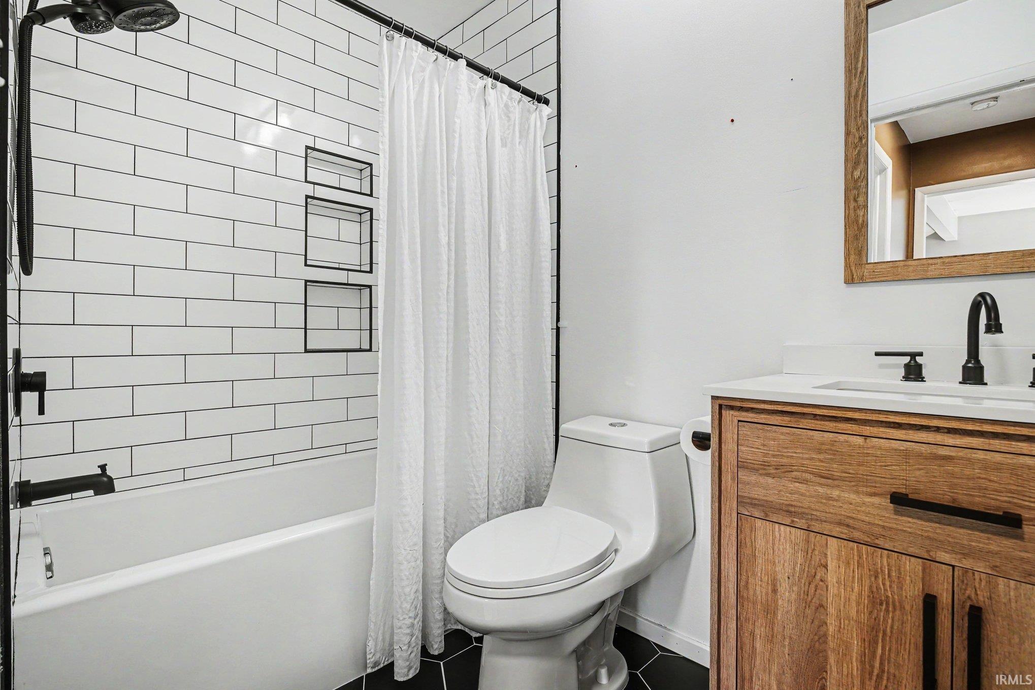 1712 College Manor Drive Goshen IN 46526