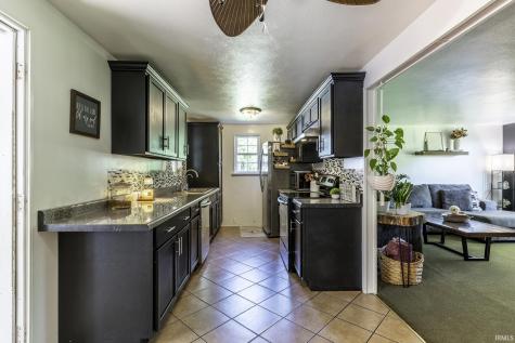 10390 E 375 N Howe IN 46746
