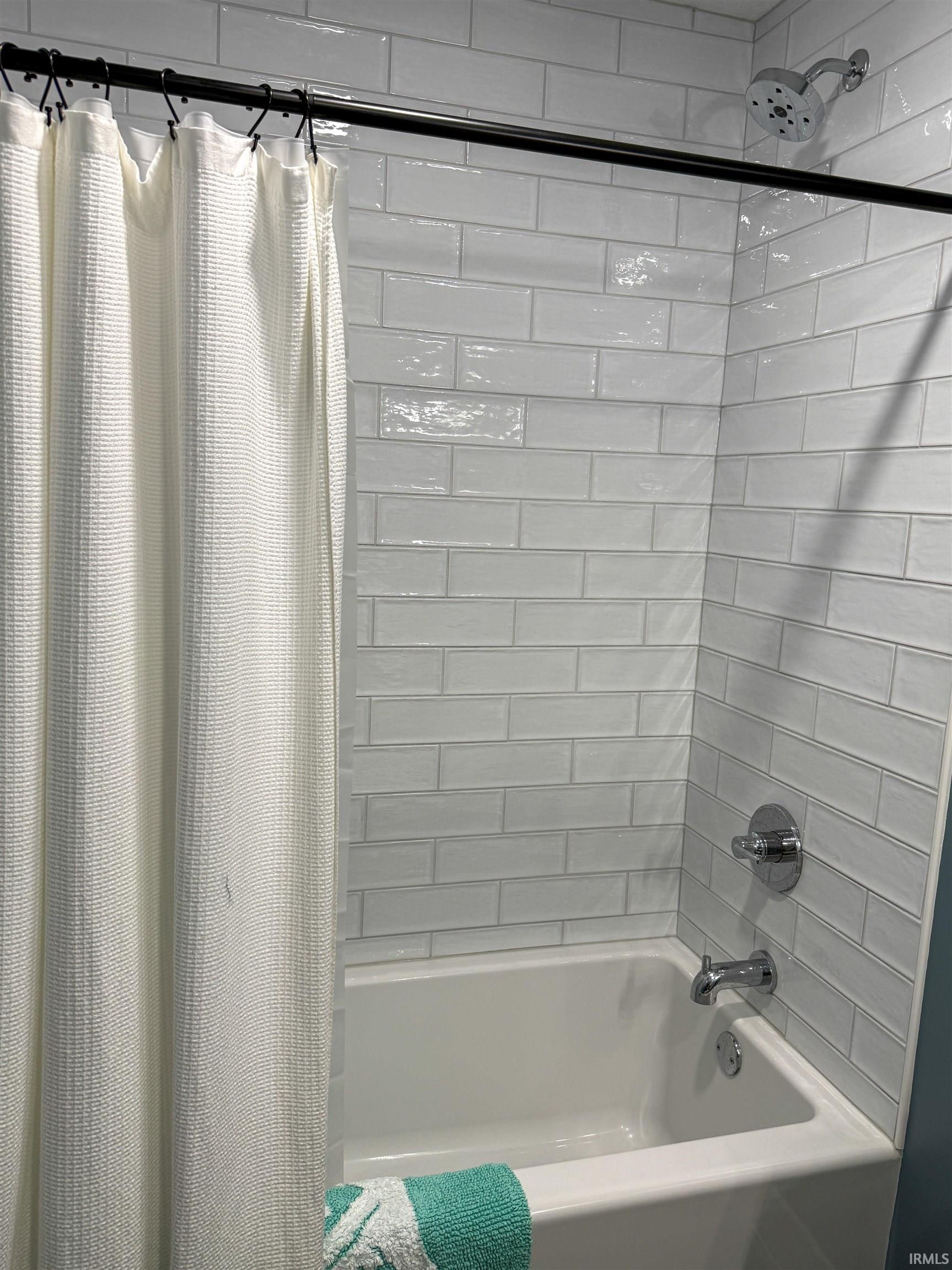 2613 Wolfs Point Drive Rochester IN 46975