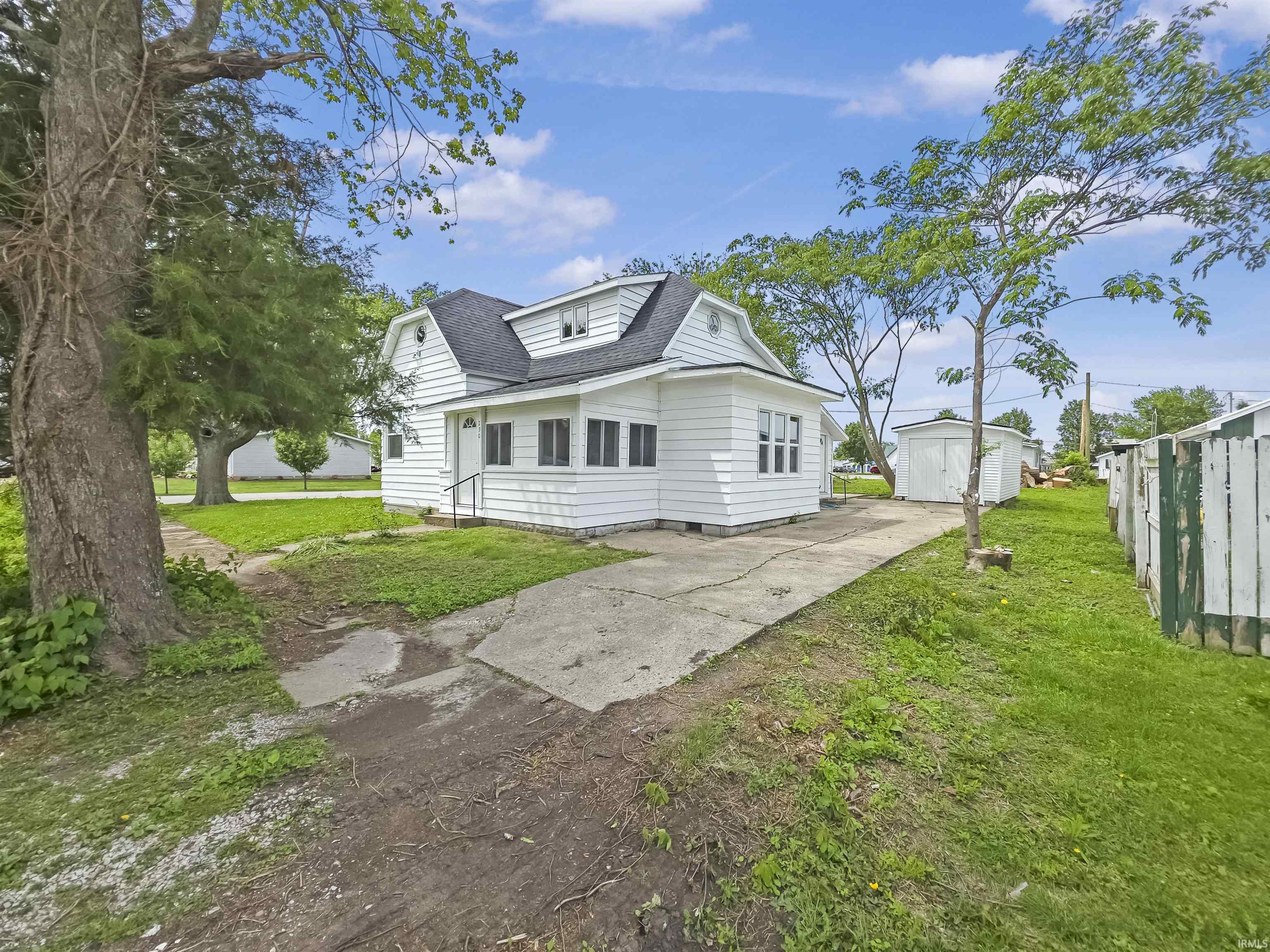 290 NW G Street Linton IN 47441