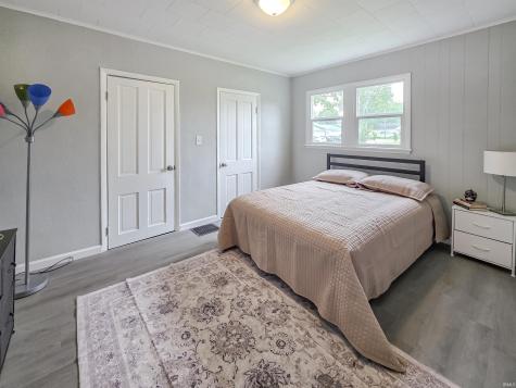 290 NW G Street Linton IN 47441