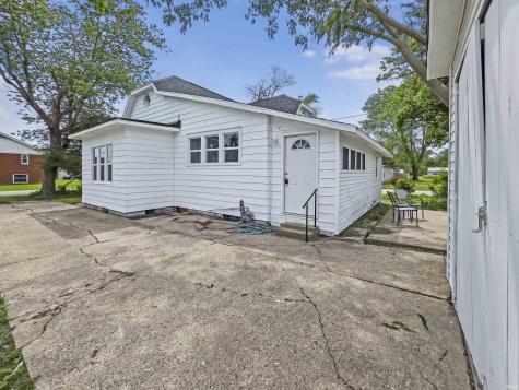 290 NW G Street Linton IN 47441