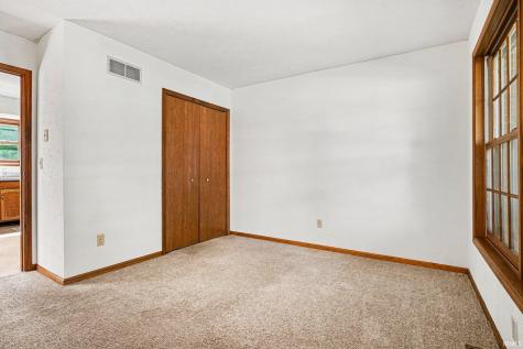 52160 Trinity Court South Bend IN 46637