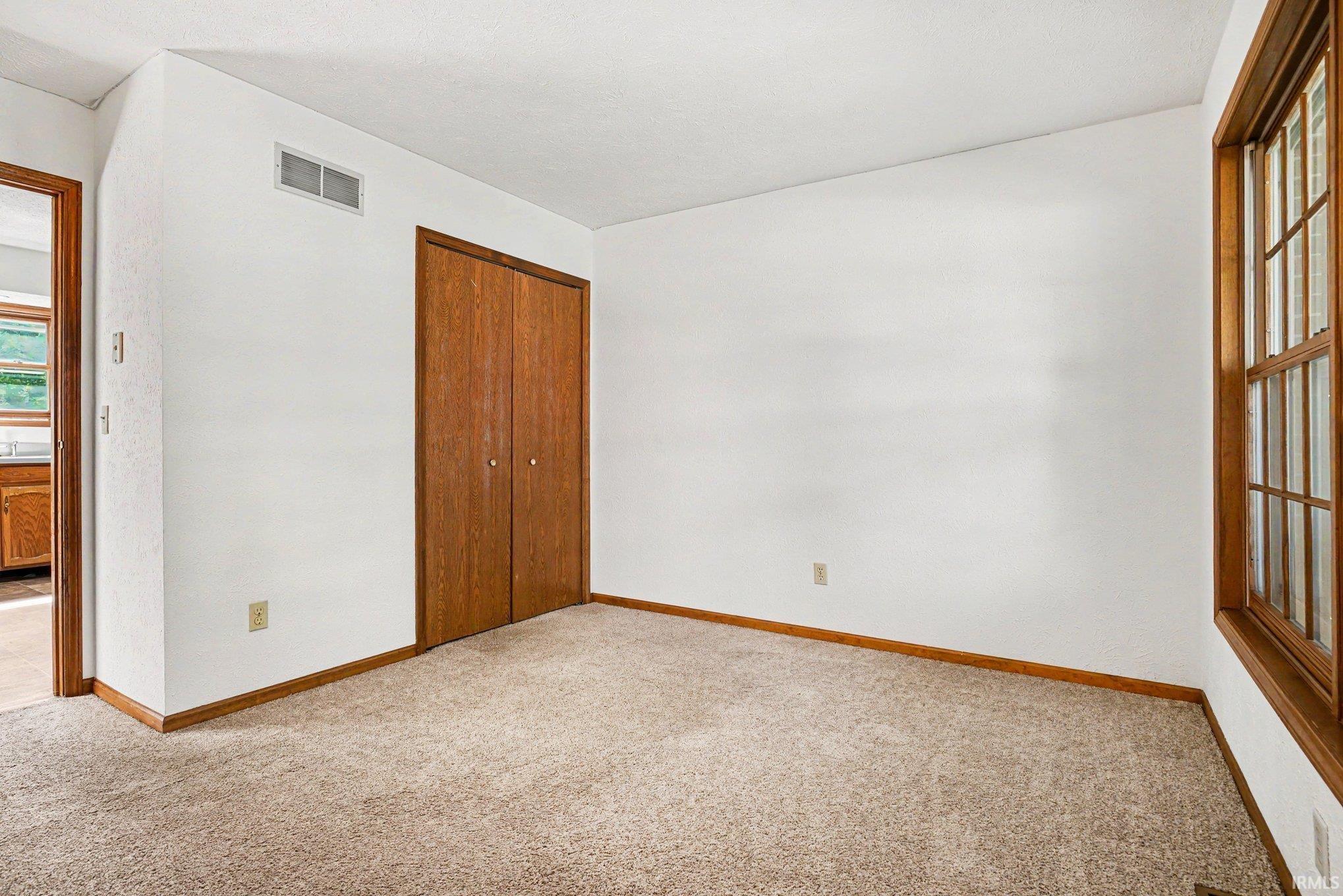 52160 Trinity Court South Bend IN 46637