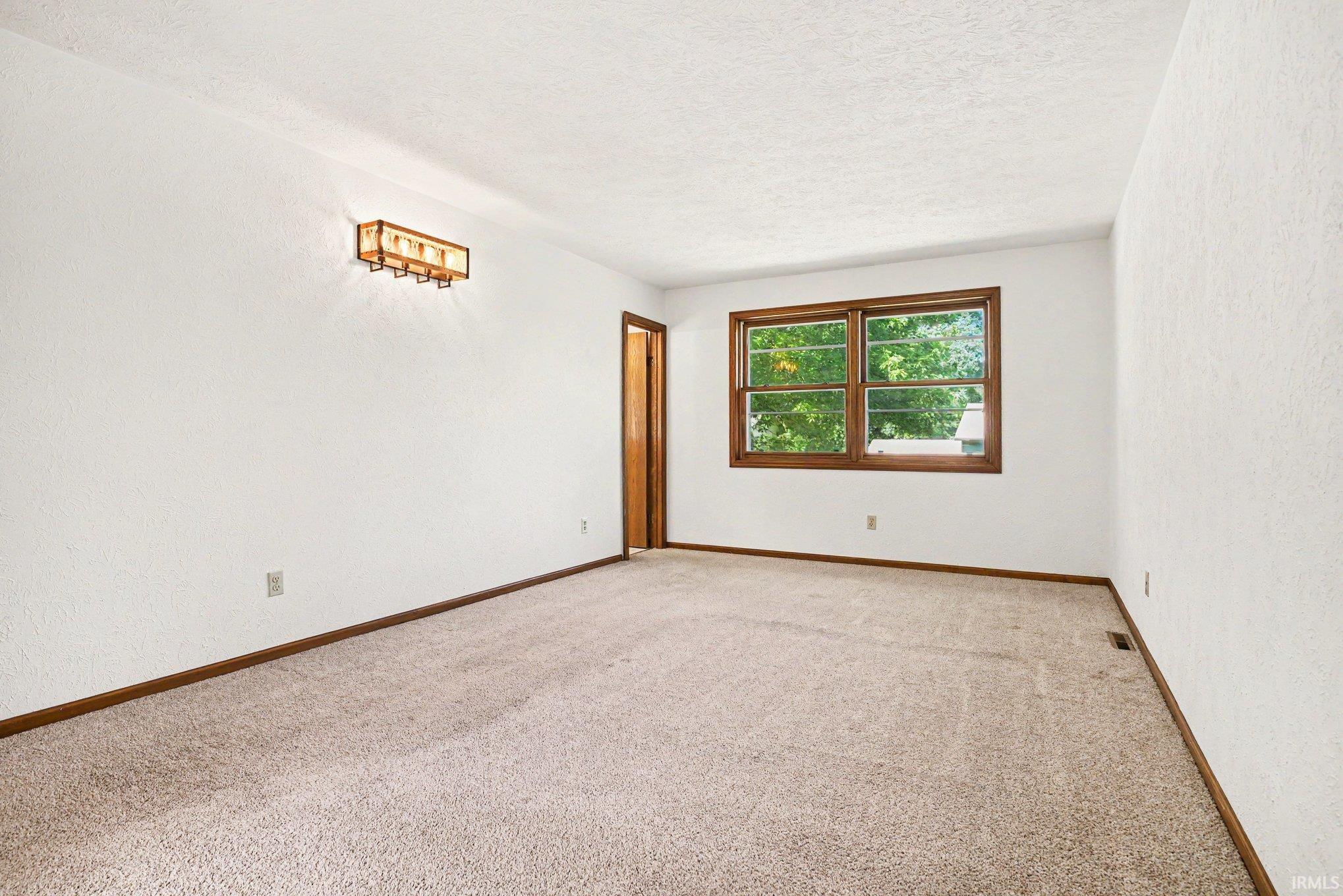52160 Trinity Court South Bend IN 46637