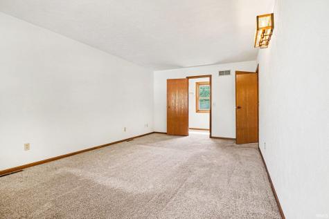 52160 Trinity Court South Bend IN 46637