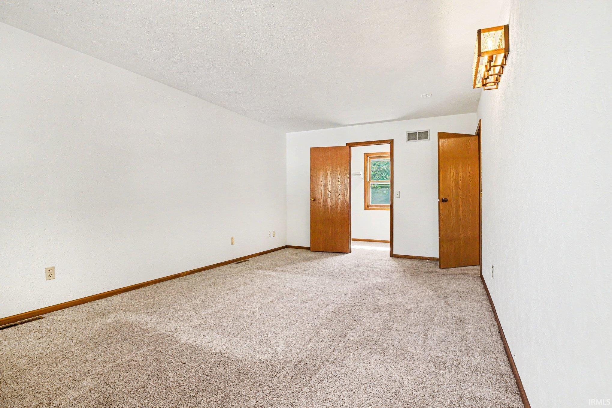 52160 Trinity Court South Bend IN 46637