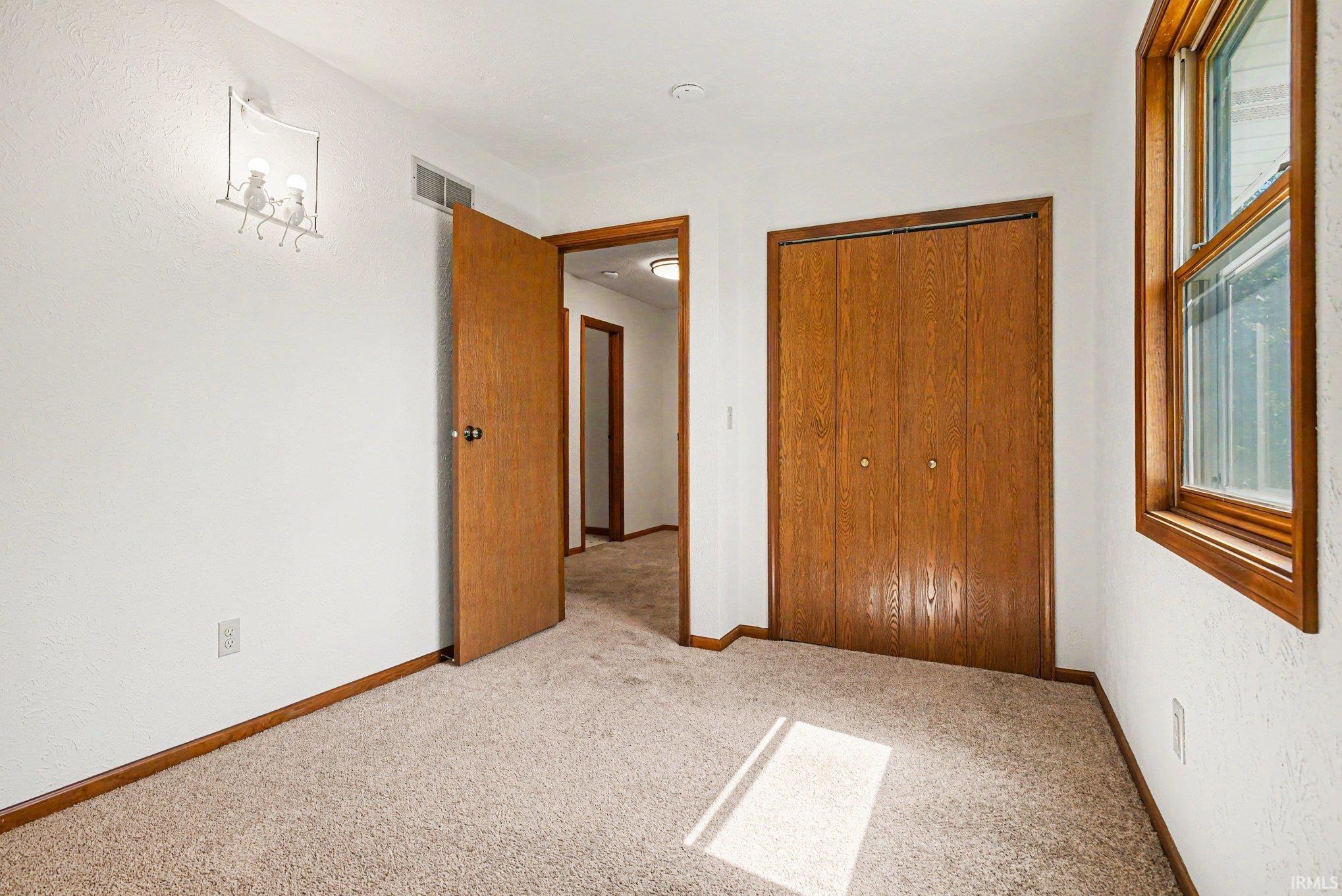 52160 Trinity Court South Bend IN 46637