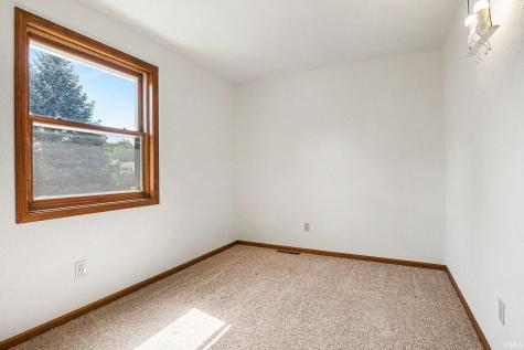 52160 Trinity Court South Bend IN 46637