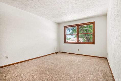 52160 Trinity Court South Bend IN 46637
