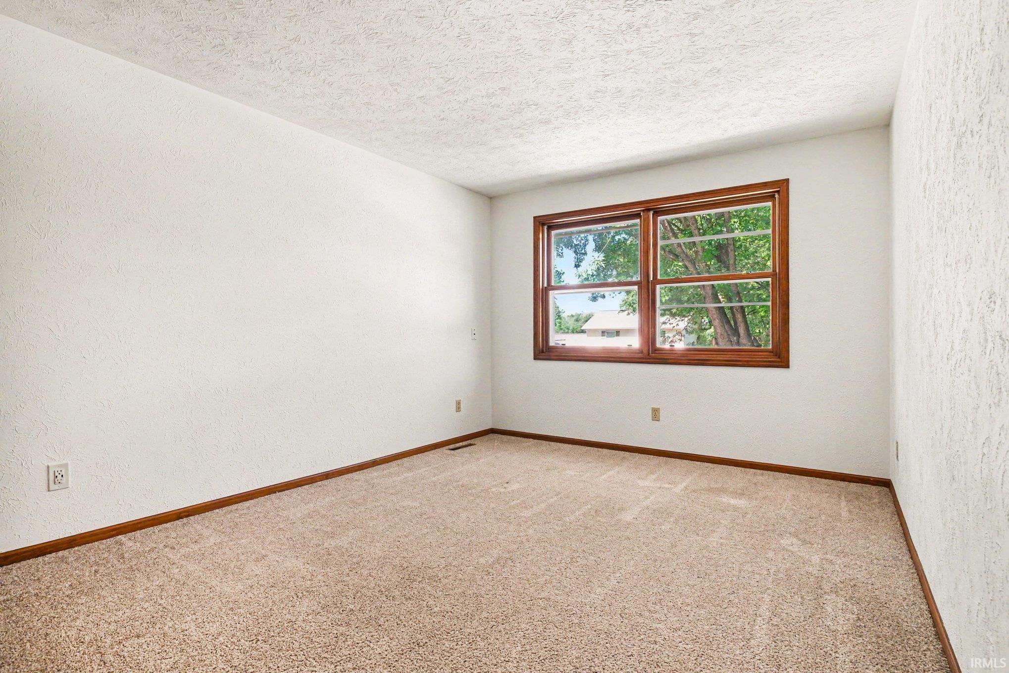 52160 Trinity Court South Bend IN 46637
