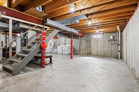 52160 Trinity Court South Bend IN 46637