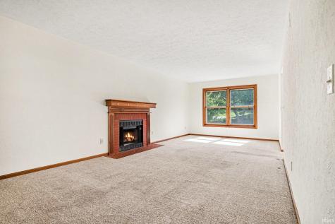 52160 Trinity Court South Bend IN 46637