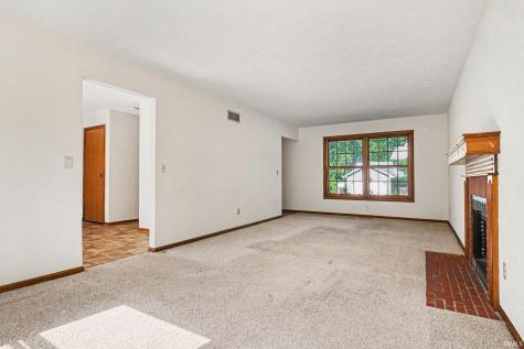 52160 Trinity Court South Bend IN 46637