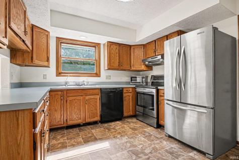 52160 Trinity Court South Bend IN 46637