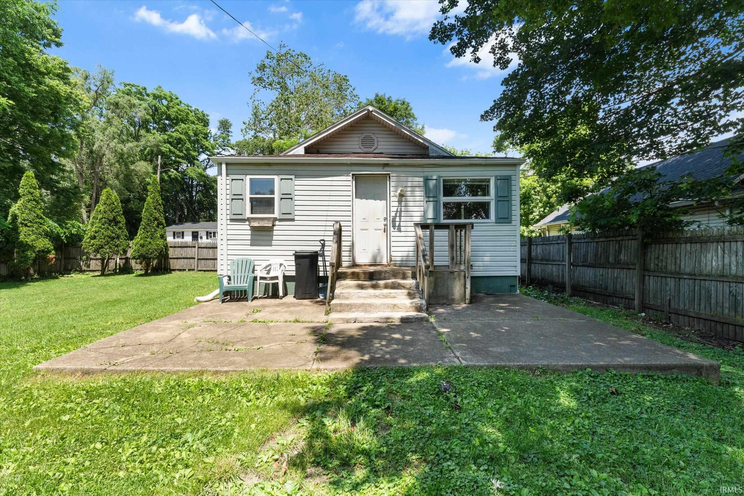 1218 Kinyon Street South Bend IN 46616