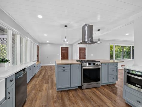 1535 Wood Moor Drive Fort Wayne IN 46804