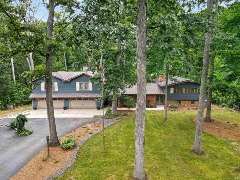 1535 Wood Moor Drive Fort Wayne IN 46804