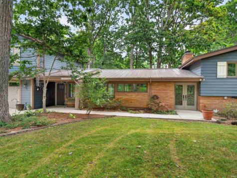 1535 Wood Moor Drive Fort Wayne IN 46804