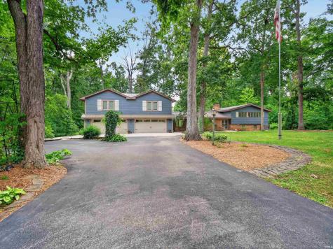 1535 Wood Moor Drive Fort Wayne IN 46804