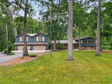 1535 Wood Moor Drive Fort Wayne IN 46804