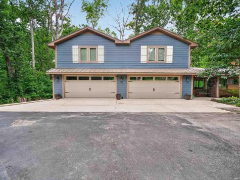 1535 Wood Moor Drive Fort Wayne IN 46804