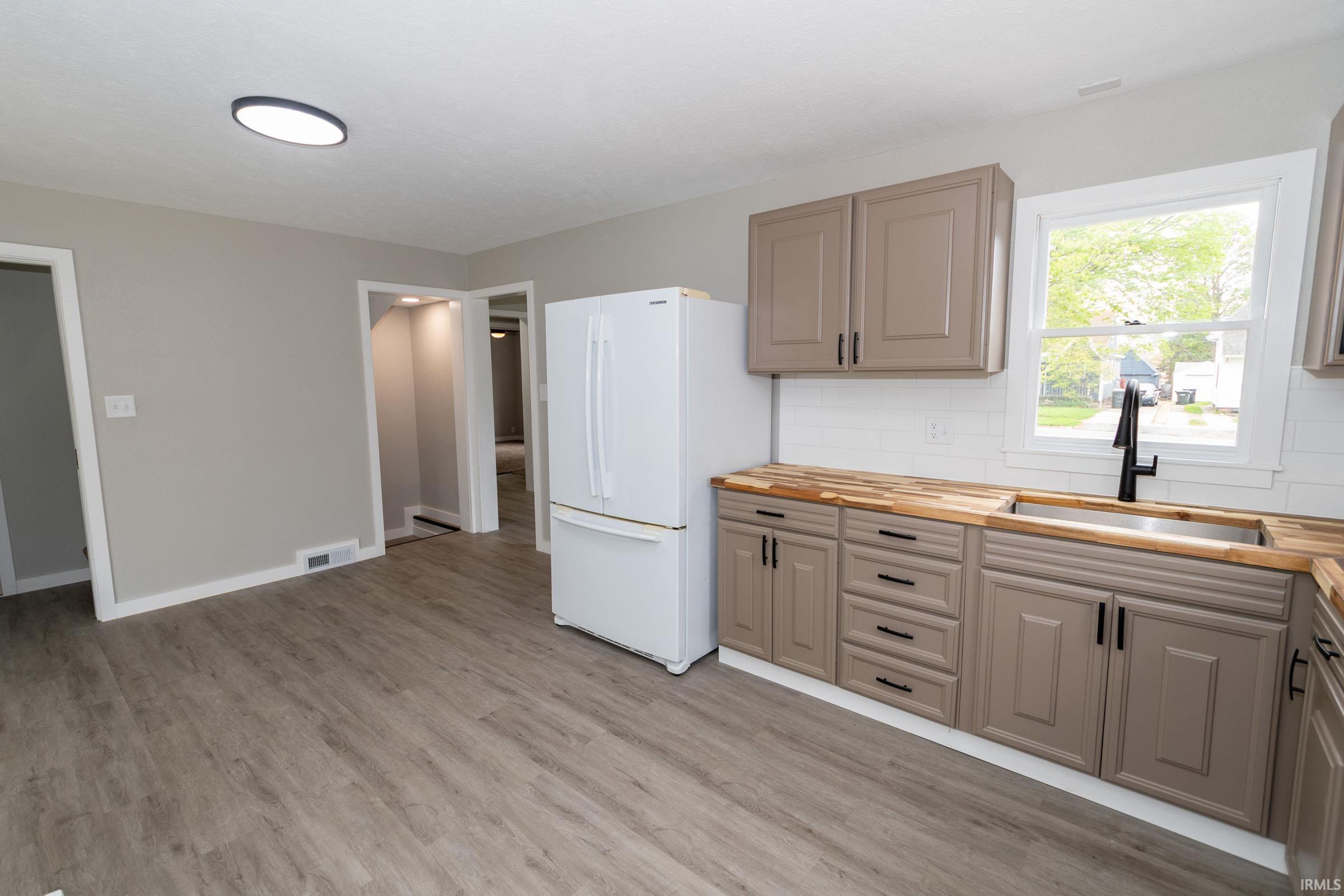 1140 E Victoria Street South Bend IN 46614
