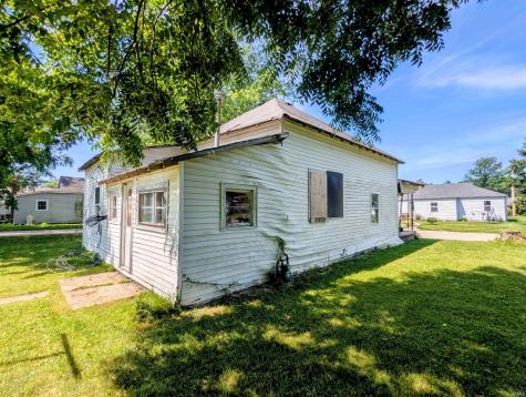 1102 N Monroe Street Hartford City IN 47348