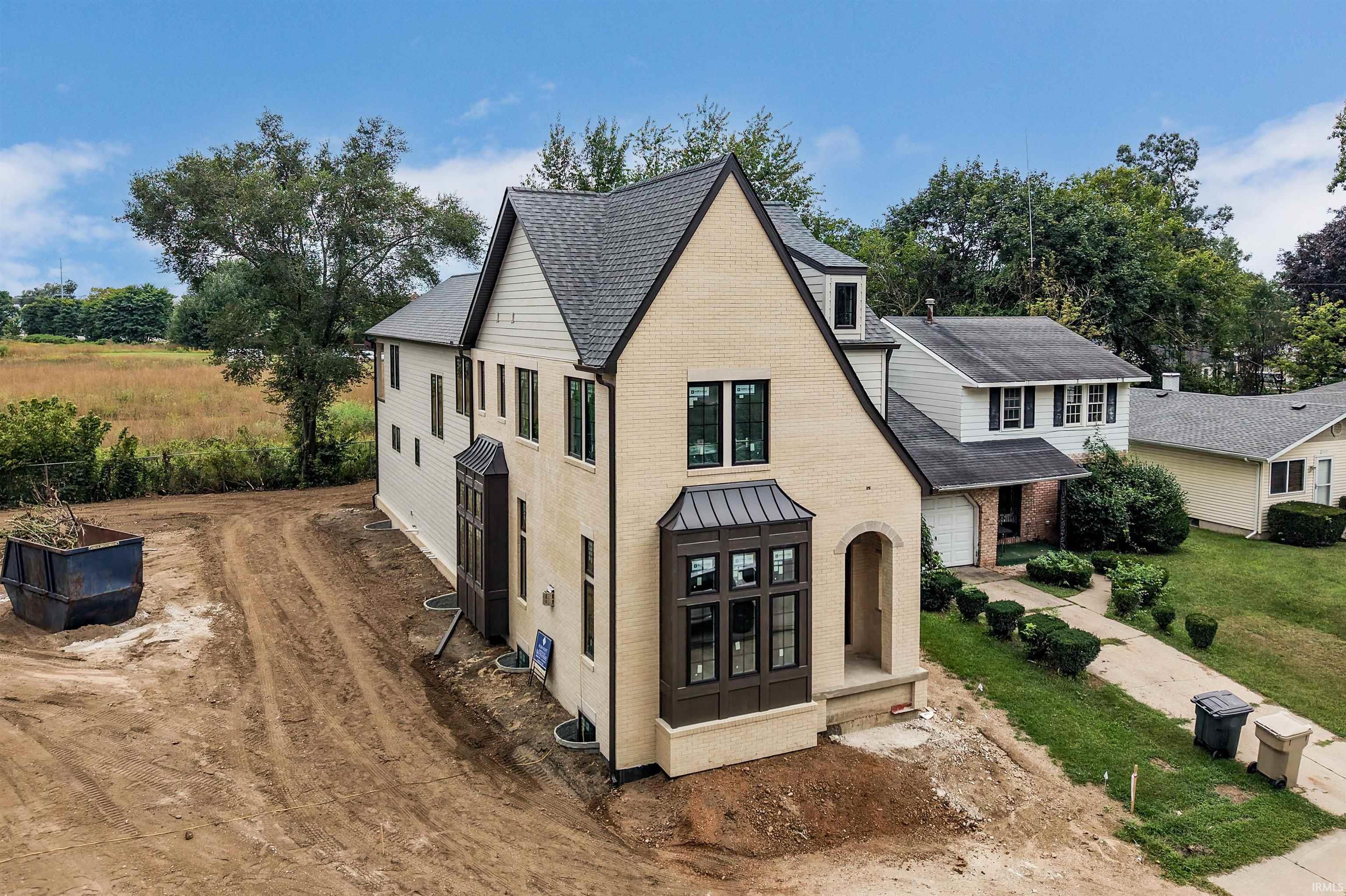 1123 N Twyckenham Drive South Bend IN 46617