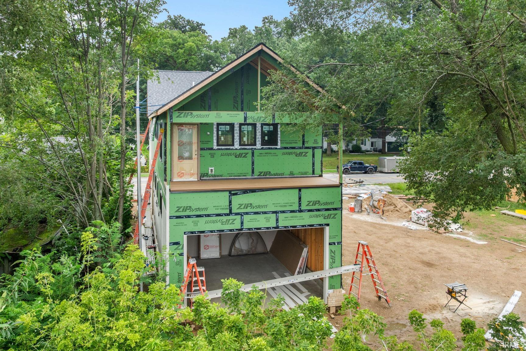 1123 N Twyckenham Drive South Bend IN 46617