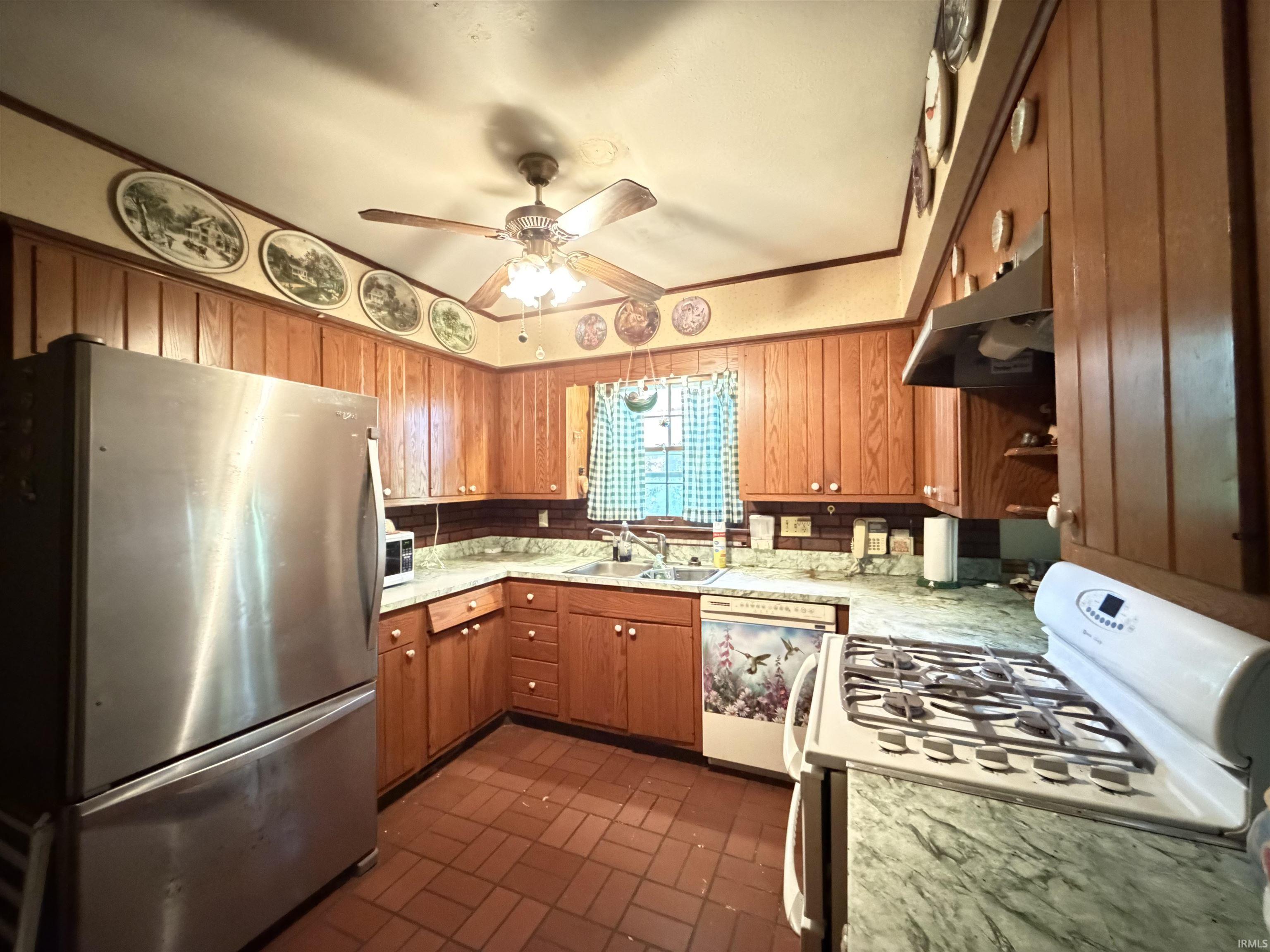 24676 Elmhurst Drive Elkhart IN 46517