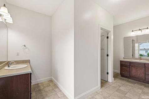 53347 Summer Breeze Drive South Bend IN 46637