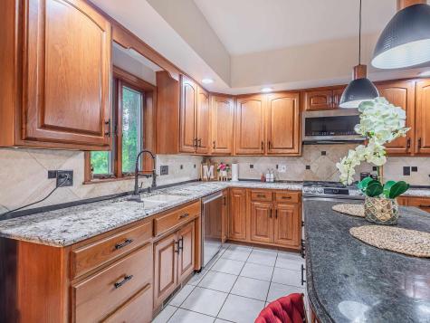 2831 Covington Hollow Trail Fort Wayne IN 46804