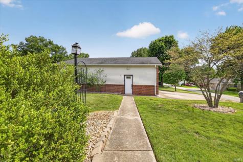 291 W Davis Street Bloomfield IN 47424