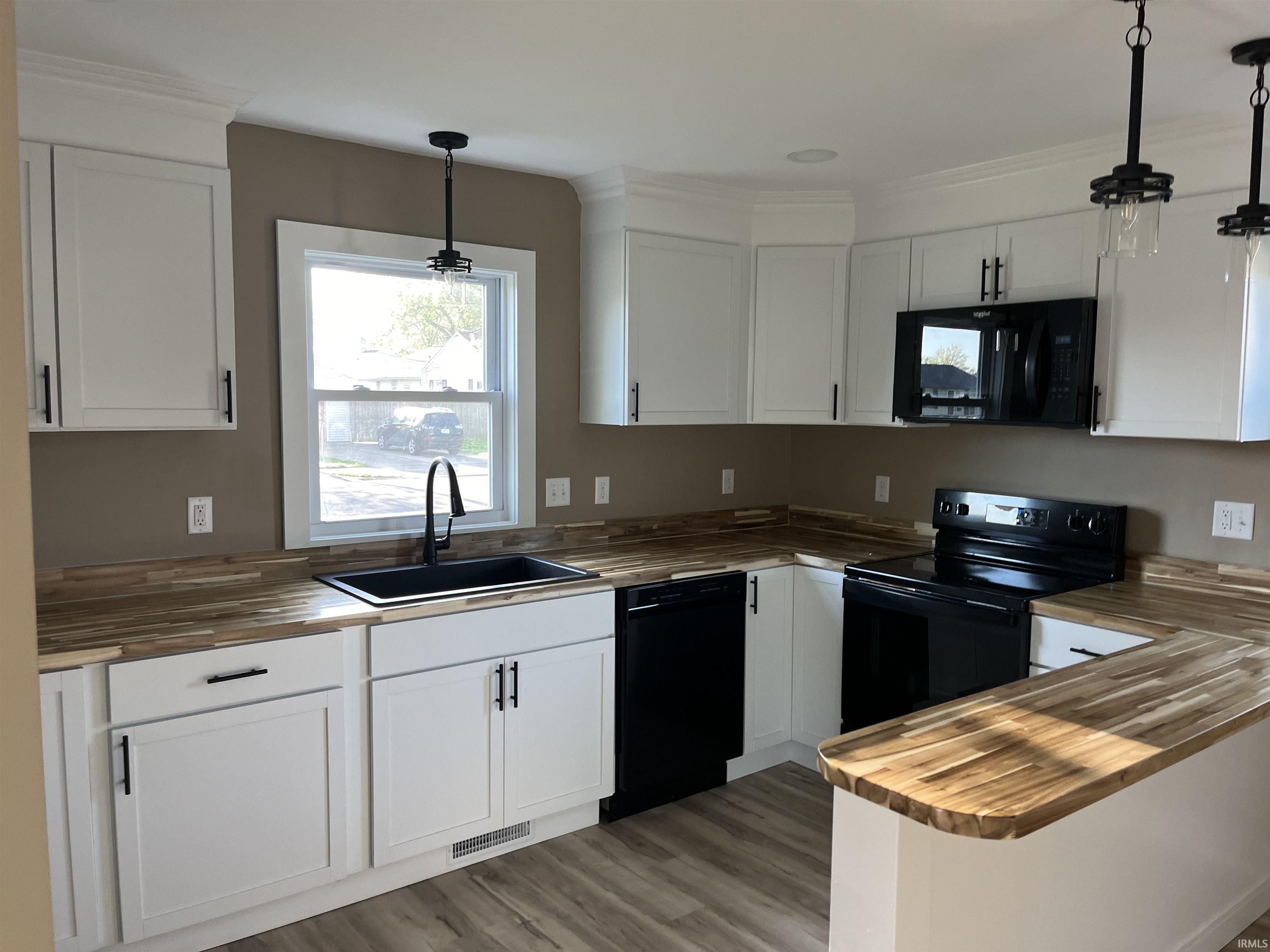 1413 N Wellington Street South Bend IN 46628