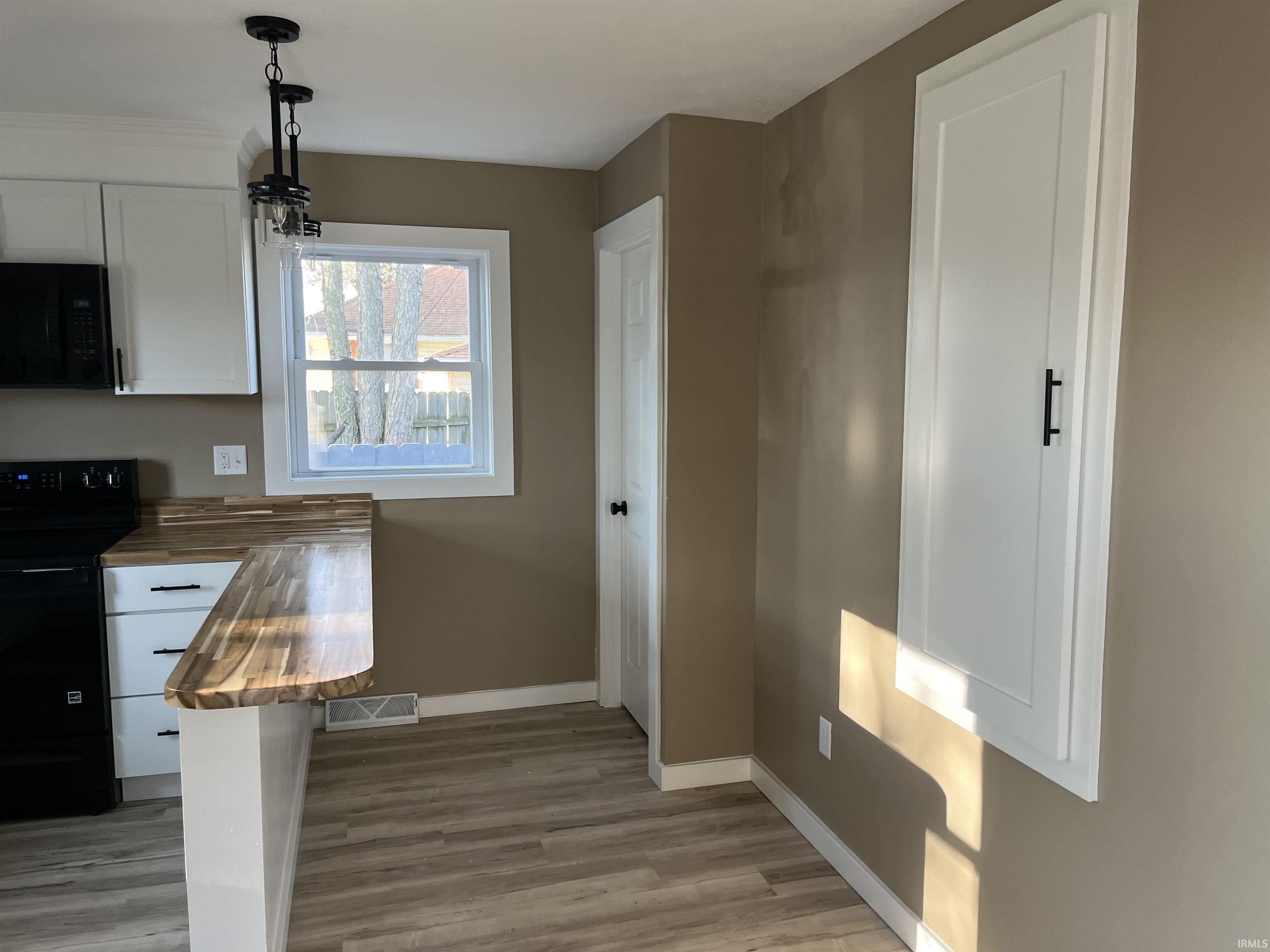 1413 N Wellington Street South Bend IN 46628