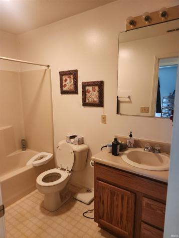 832 N Thresher Run Churubusco IN 46723