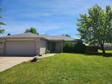 832 N Thresher Run Churubusco IN 46723