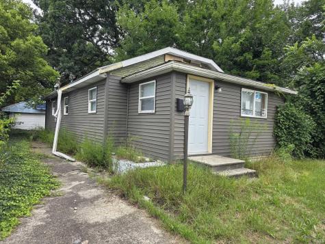 1717 Robinson Street South Bend IN 46613