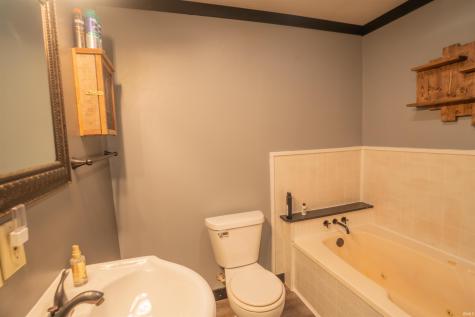 6723 N 575 W Winamac IN 46996