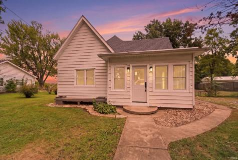 704 E Columbia Street Chalmers IN 47929