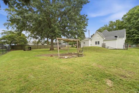 704 E Columbia Street Chalmers IN 47929