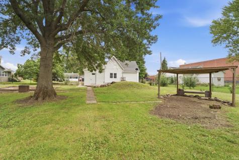 704 E Columbia Street Chalmers IN 47929