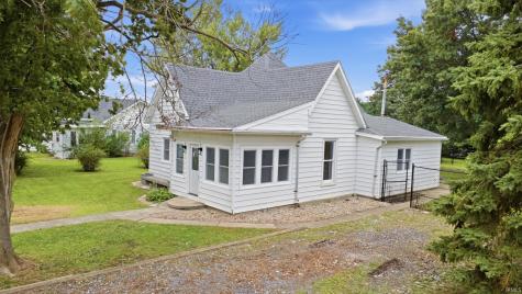 704 E Columbia Street Chalmers IN 47929