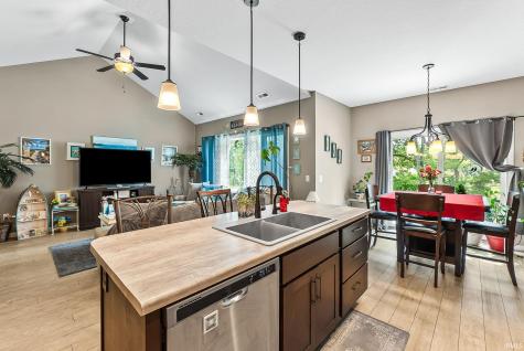 16811 Hatstick Court Fort Wayne IN 46845