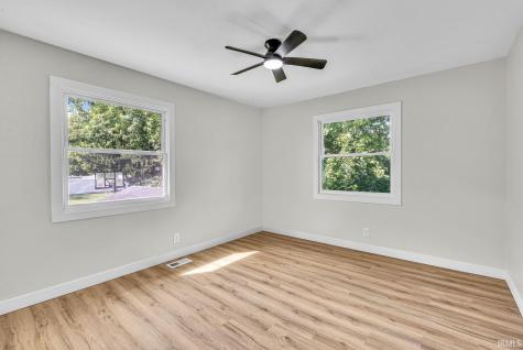 1356 Hampshire Drive South Bend IN 46614
