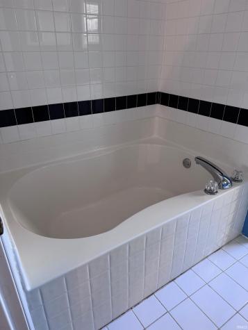 527 S Cobblestone Court Bloomington IN 47403