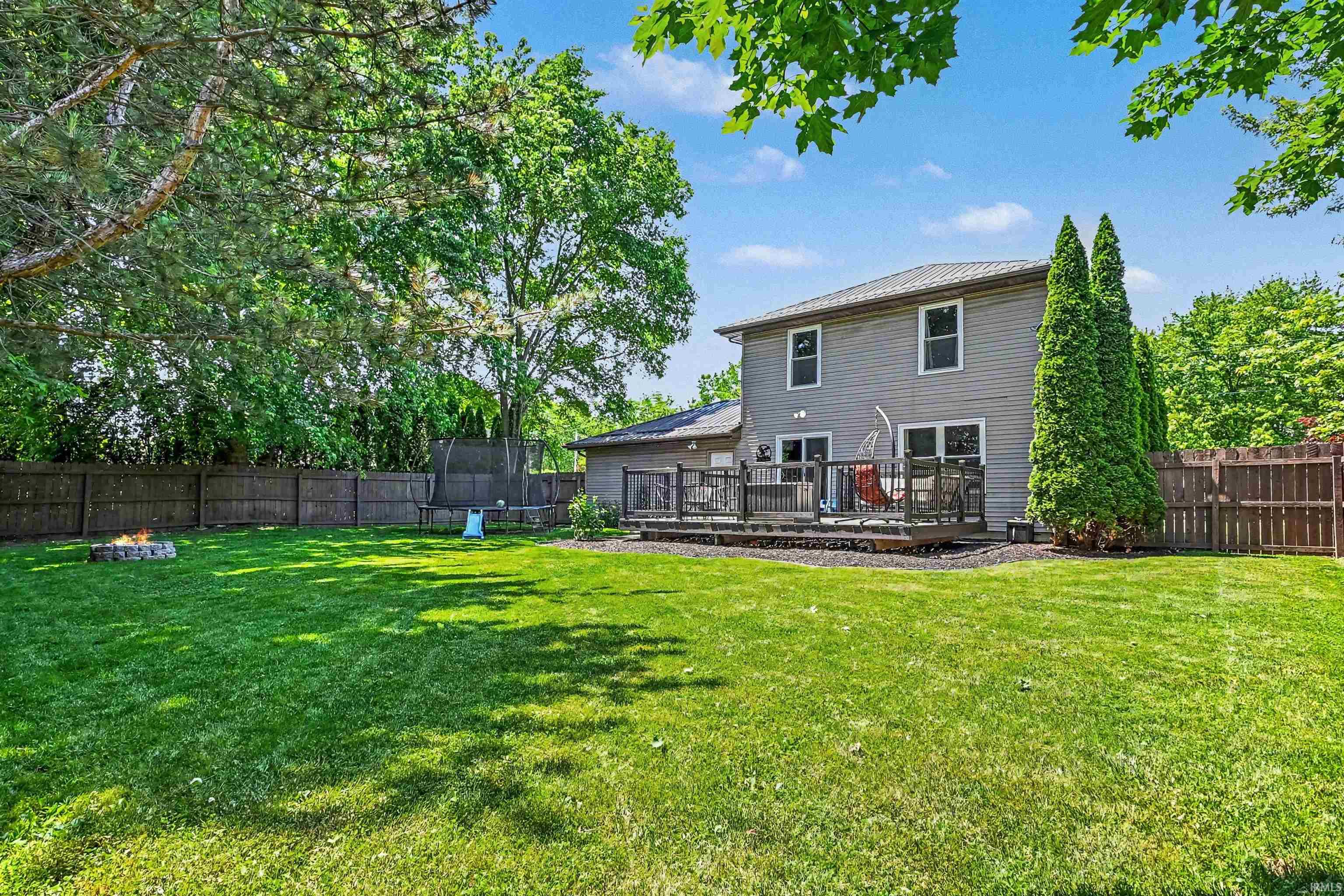 401 Pleasant Acres Nappanee IN 46550